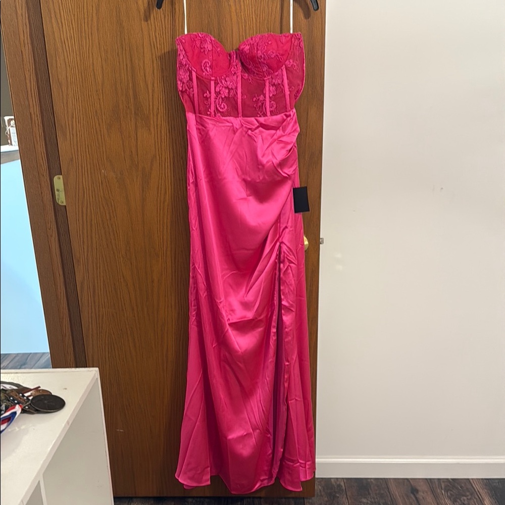 Lulu's Pink Strapless Sweetheart Gown